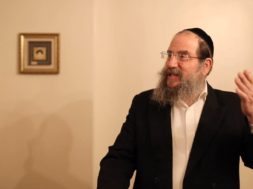 Stories About Shabbos- R’ Simcha Perlowitz
